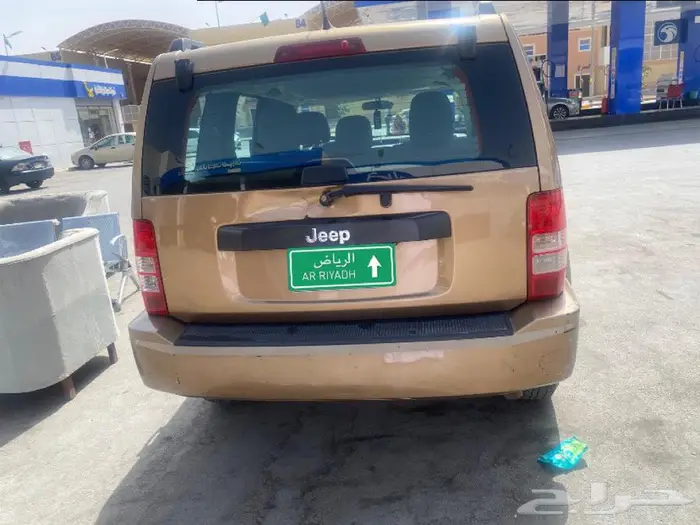 للبيع جيب شروكي ليبرتي 2012 V6 3