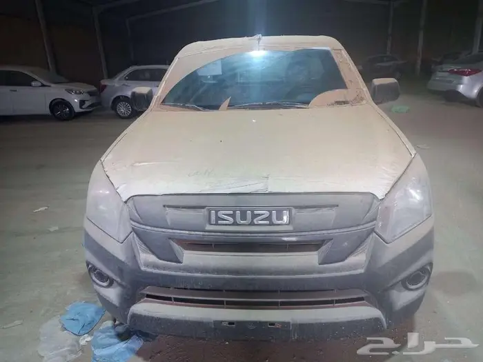 ايسوزو ( دينات   وانيتات  شاحنات   GT   MUX 8