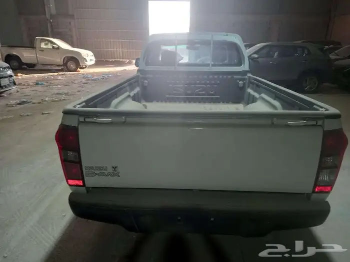 ايسوزو ( دينات   وانيتات  شاحنات   GT   MUX 10
