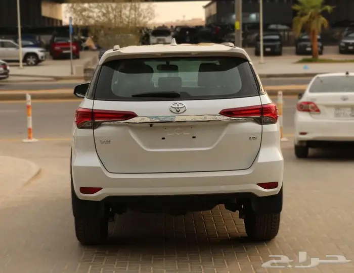 تويوتا فورشنر VX1 فل كامل بنزين موديل 2025 متوفر كاش اقساط 11