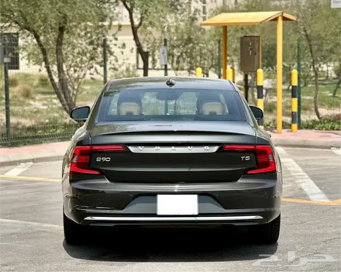 فولفو S90 T5 موديل 2021   زيتي جلد جملي   نظيفة جد ا 3