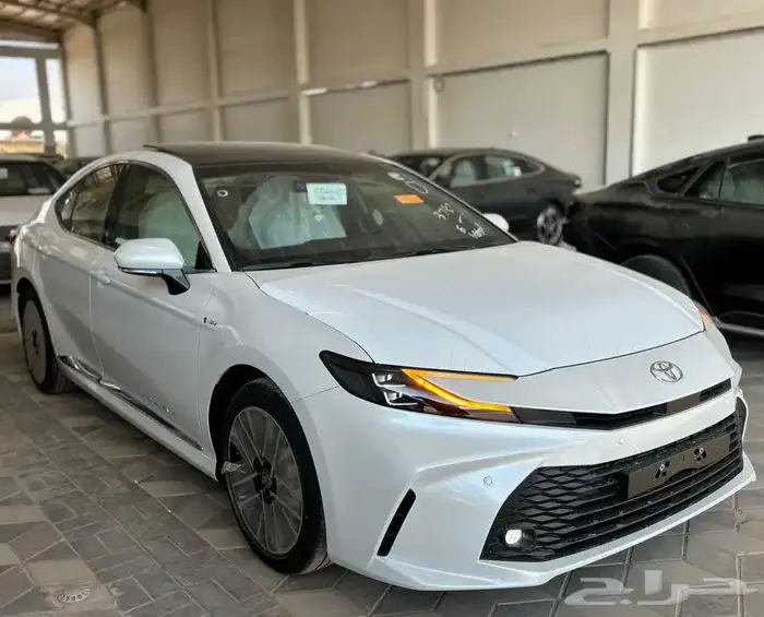 تويوتا كامري LE هايبرد 2025اصفار 1