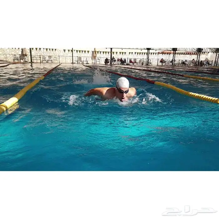 مدرب سباحة 0