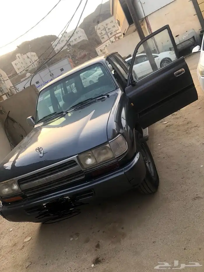 صالون 90 موظب ممتاز للاستخدام خزانين بنزين فيه كمبروسر فقط 0