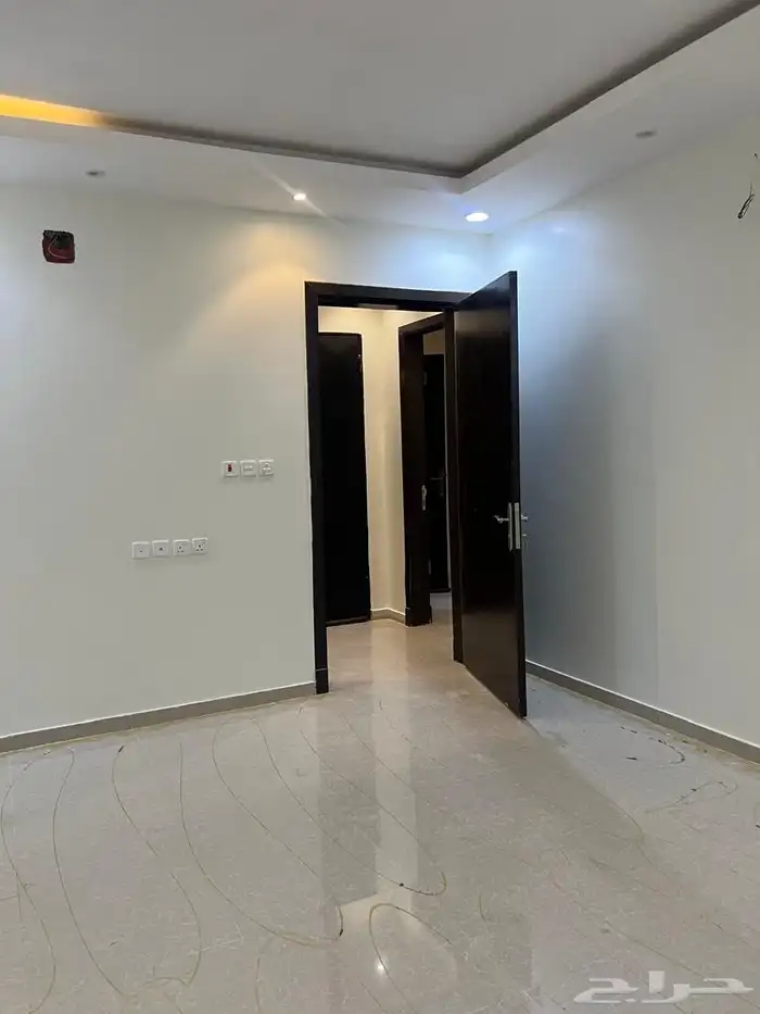 شقه للإيجار حى القادسيه 10