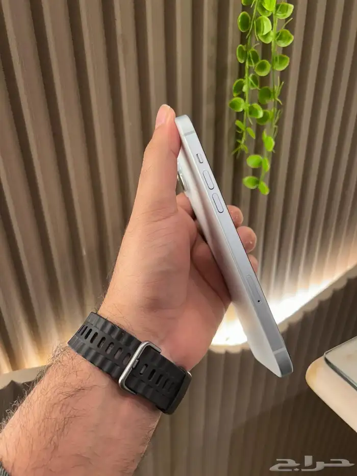 ايفون 15 بلس 4