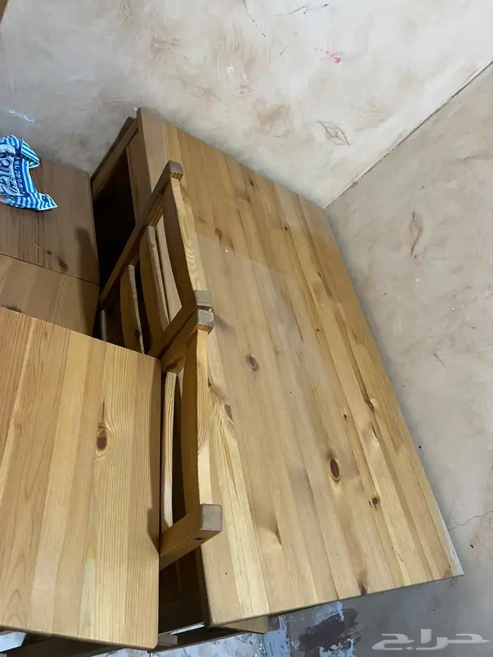 طاولات للبيع 3 كل طاوله معها 4 كراسي ونظيفه 1