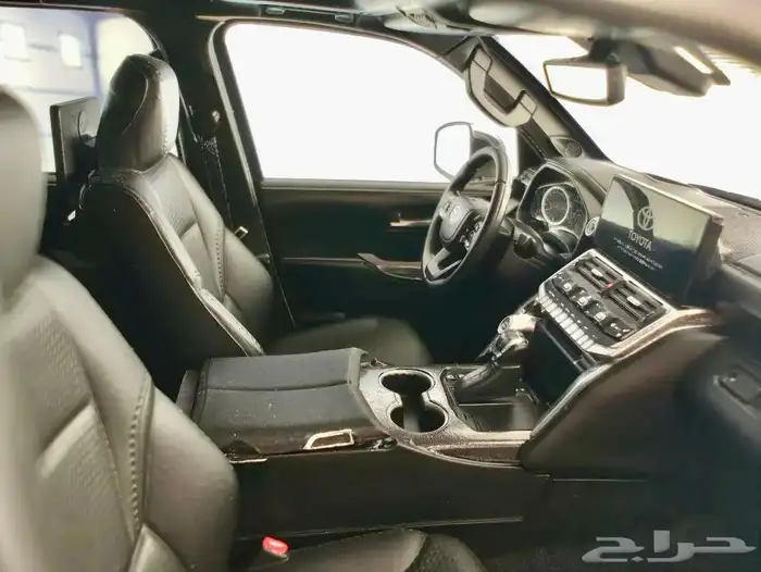 مجسم سيارة تويوتا لاندكروزر LC300 الشكل الجديد 7