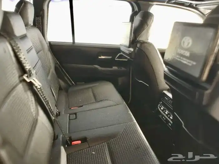 مجسم سيارة تويوتا لاندكروزر LC300 الشكل الجديد 8