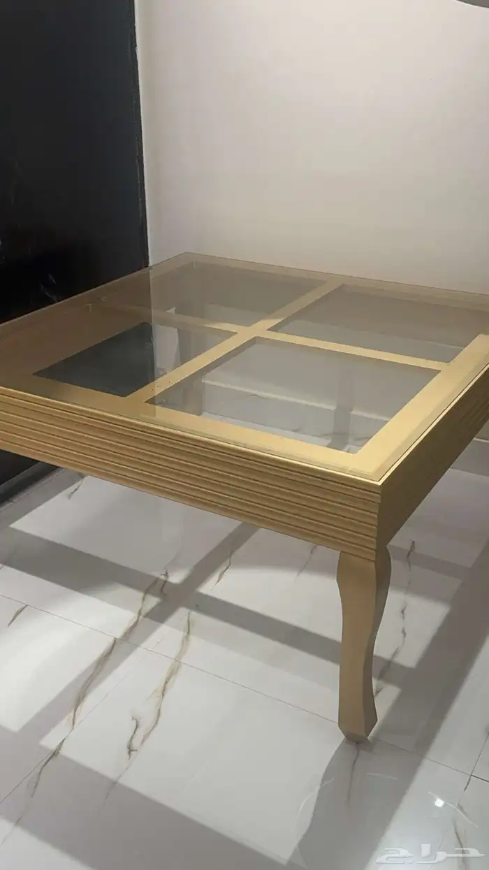 طاوله للبيع شبه جديده 0