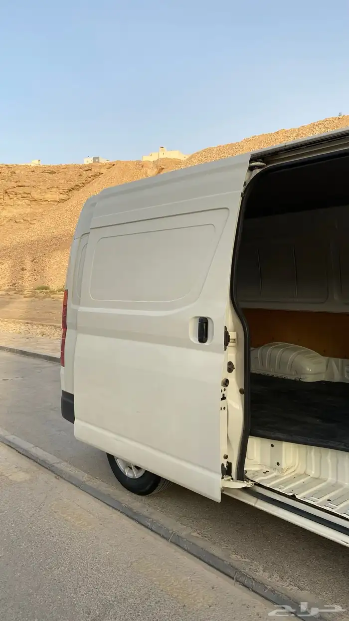 باص تيوتا 2023 11