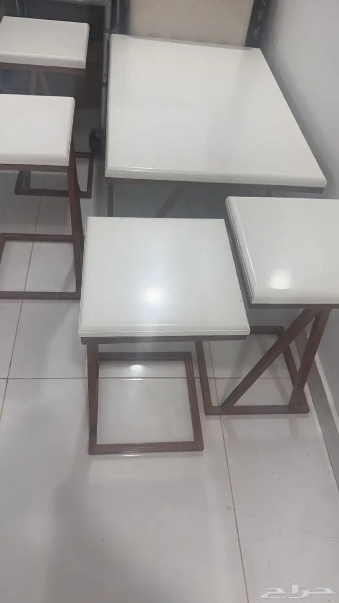 طاوله مع اربع طاولات خدمه   عربيه طفل جديده 0