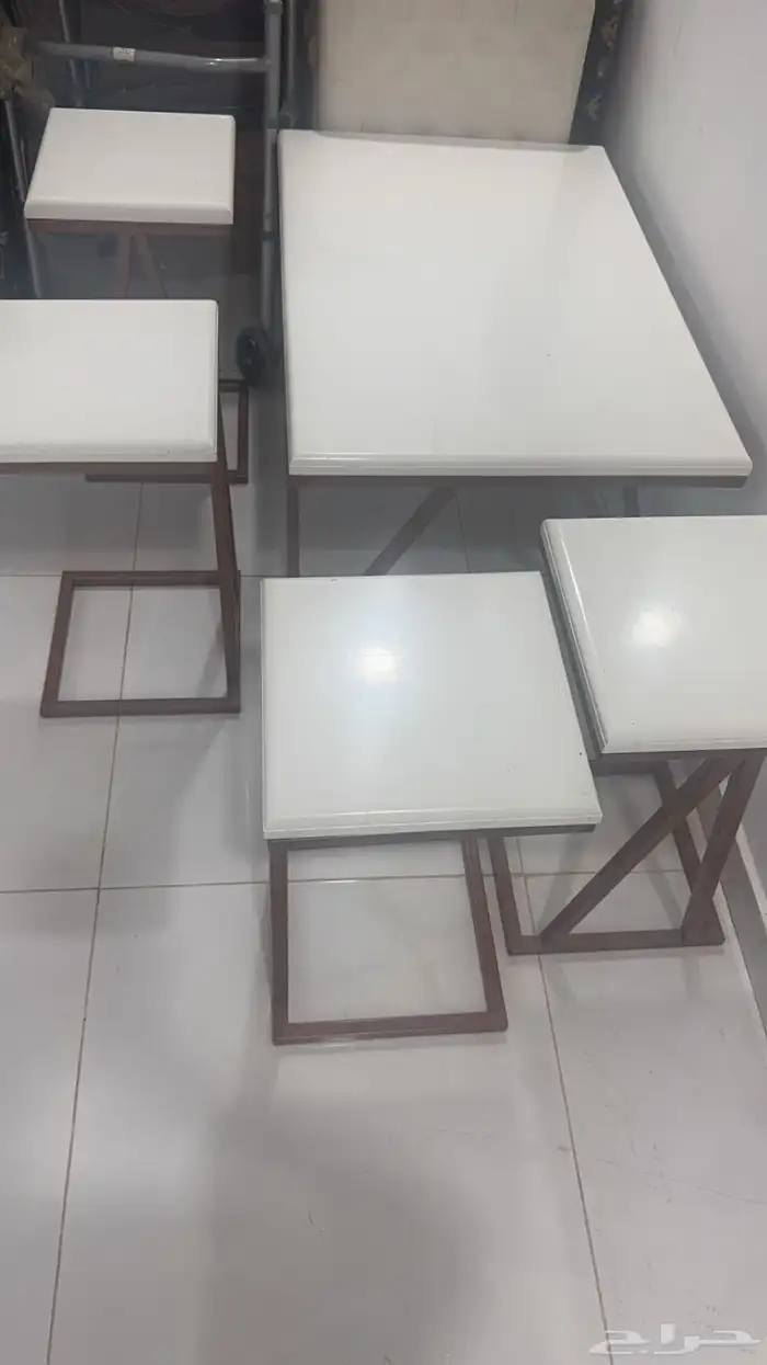 طاوله مع اربع طاولات خدمه   عربيه طفل جديده 1