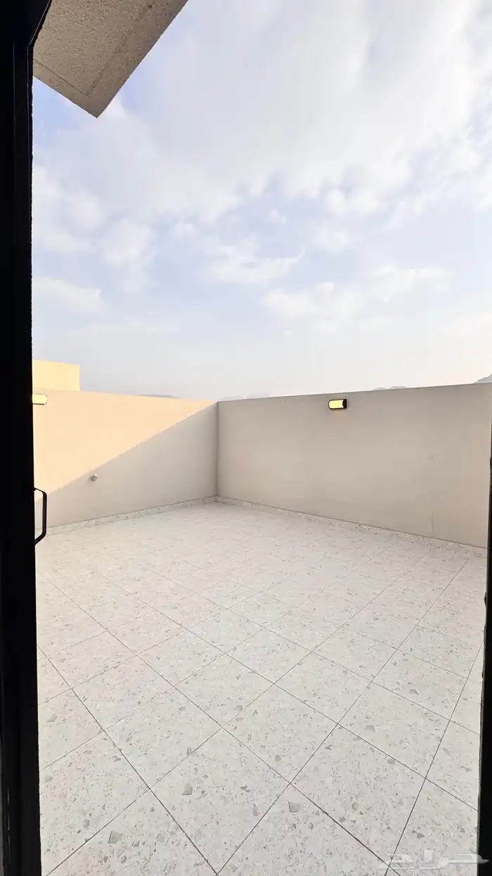 للبيع روف علوى بملحق احدرفيده 24