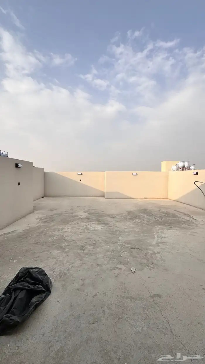 للبيع روف علوى بملحق احدرفيده 23