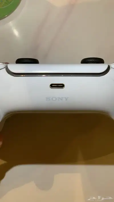 يد تحكم ( سوني فايف ) Control hand PlayStation 5 . index