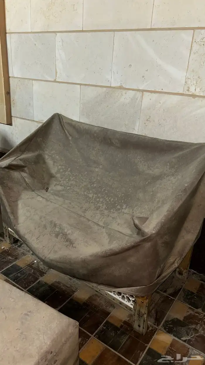 جلسة خارجية حالتها ممتااازة مع غطاء بي في سي 3