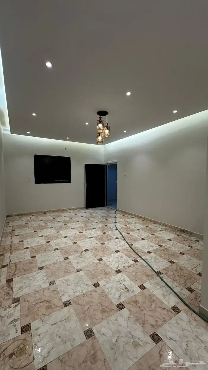 شقه كبيره للايجار بحي طويق مجدده 9