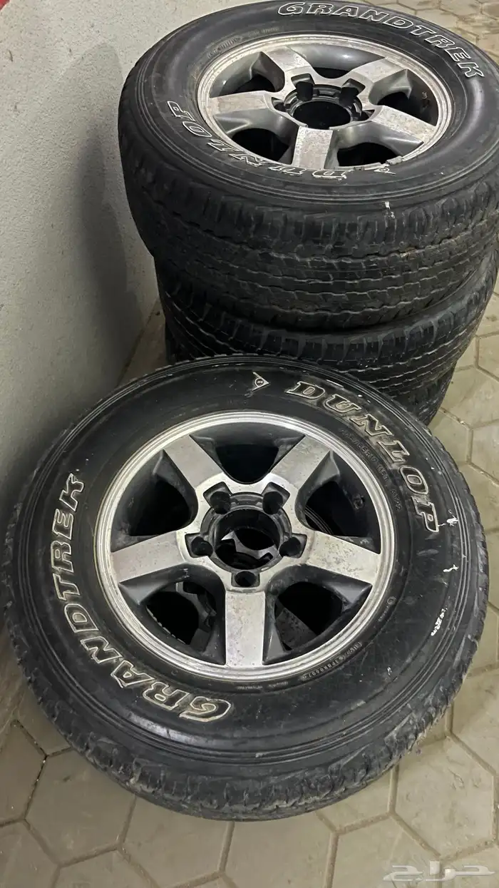 جنوط لكزس مع كفرات Dunlop 4