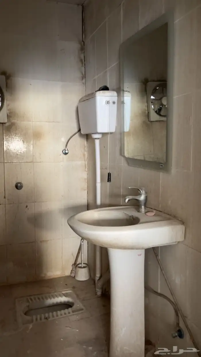 للايجار سكن عزاب 8 غرف بالكامل بحي منفوحة التفاصيل بالصوره 3