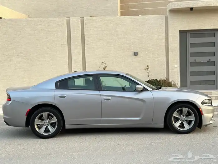 للبيع دوج تشارجر 2016 فل كامل sxt 6