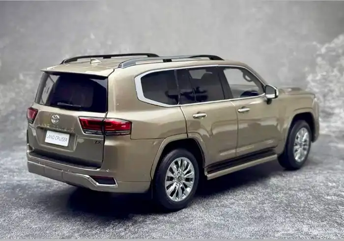 مجسم سيارة تويوتا لاندكروزر LC300 الشكل الجديد 2