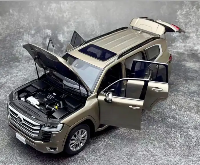 مجسم سيارة تويوتا لاندكروزر LC300 الشكل الجديد 5