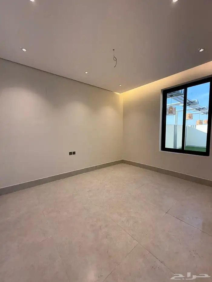 للبيع فيلا روف علويه حي البوادي مدخل مستقل شرقيه 8