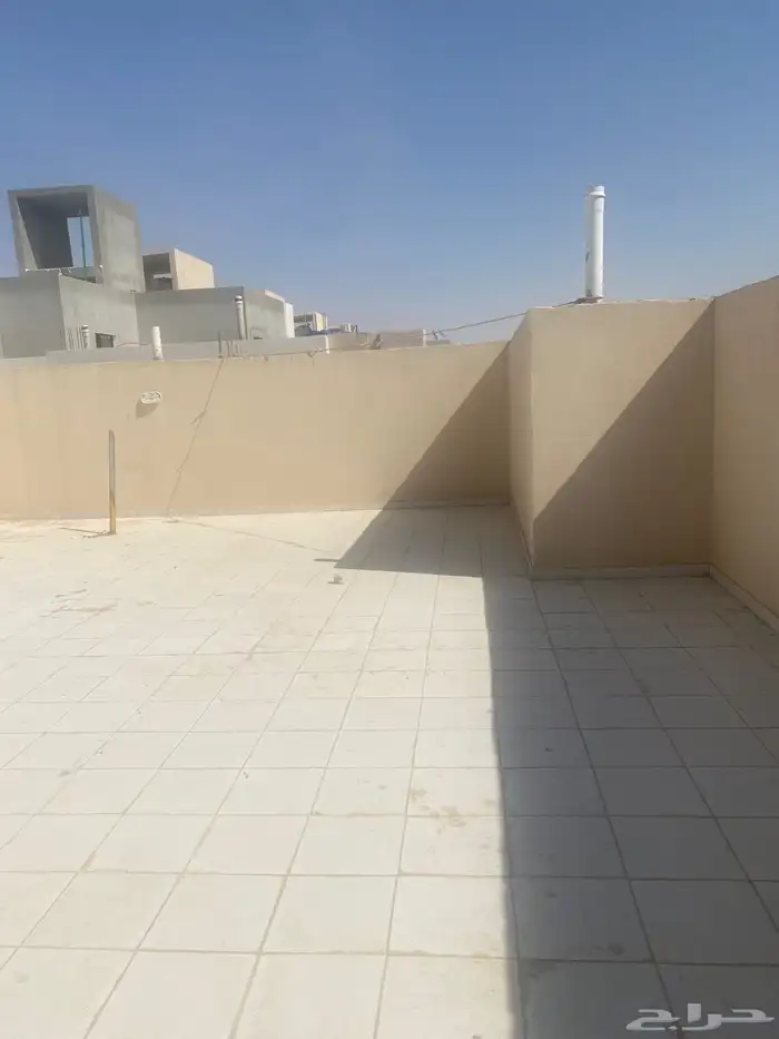 شقه للايجار حي القادسيه 11