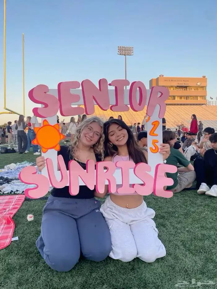 تصميم للسينيور الخريجين 0