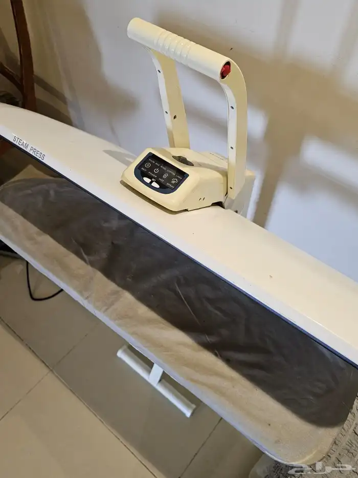 مكبس بخار للملابس مع الطاوله 2