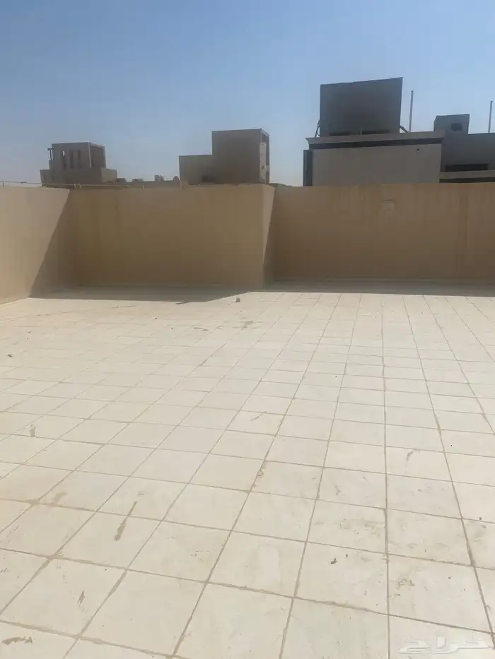 شقه للايجار حي القادسيه 16