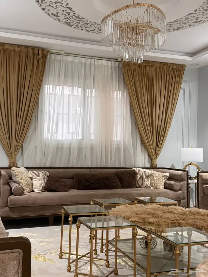 طاولة و الستار 1