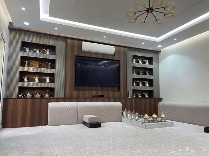 فيلا دور وثلاث شقق مساحة625 حي السعاده 21