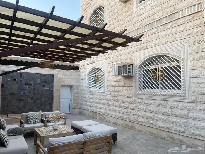 فيلا دور وثلاث شقق مساحة625 حي السعاده 39