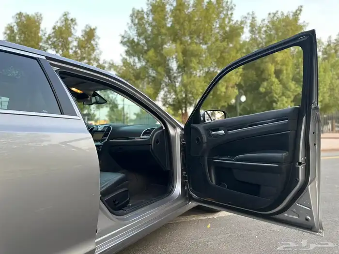 كرايزلر C300 موديل 2015 45