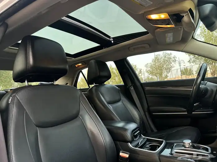 كرايزلر C300 موديل 2015 54