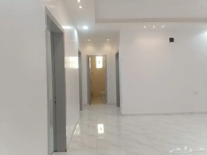 شقة للإيجار ست غرف في حي الرمال للتعمير 9