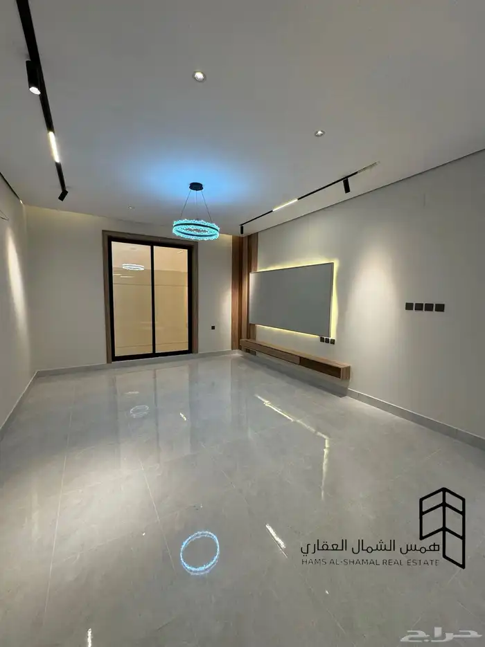 للبيع فيلا روف ارضي حي الاخضر 8