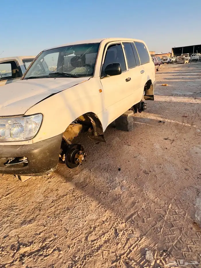 للبيع قطع جيب تايوتا 2000 1