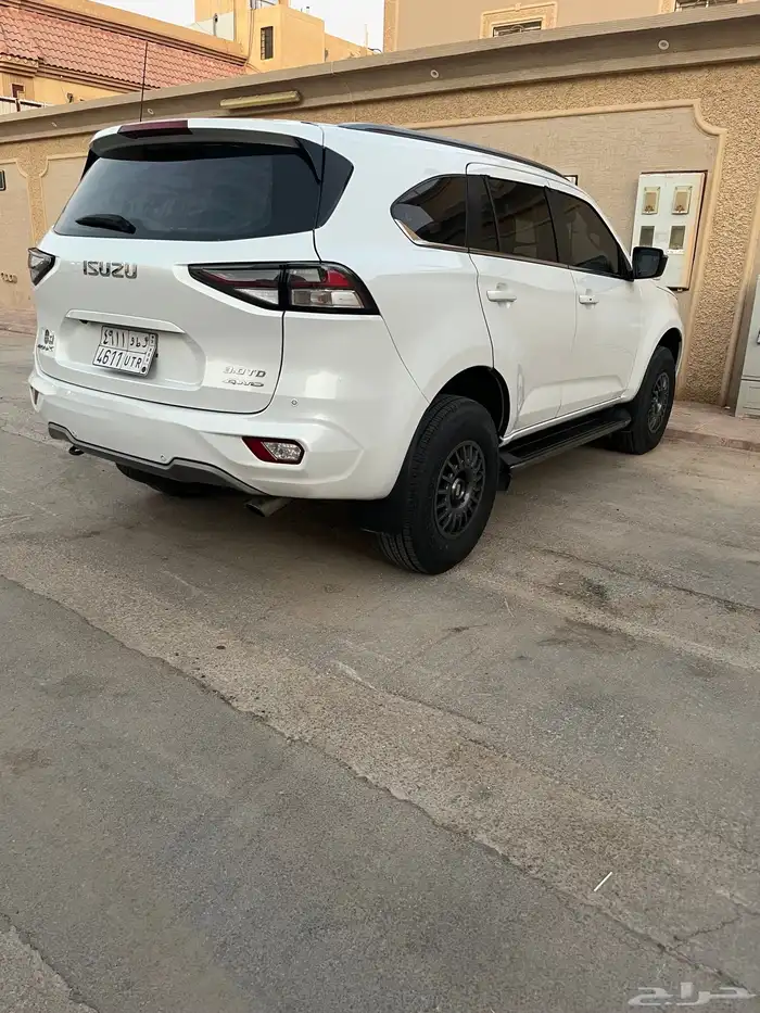 ايسوزو MUX 2022 3