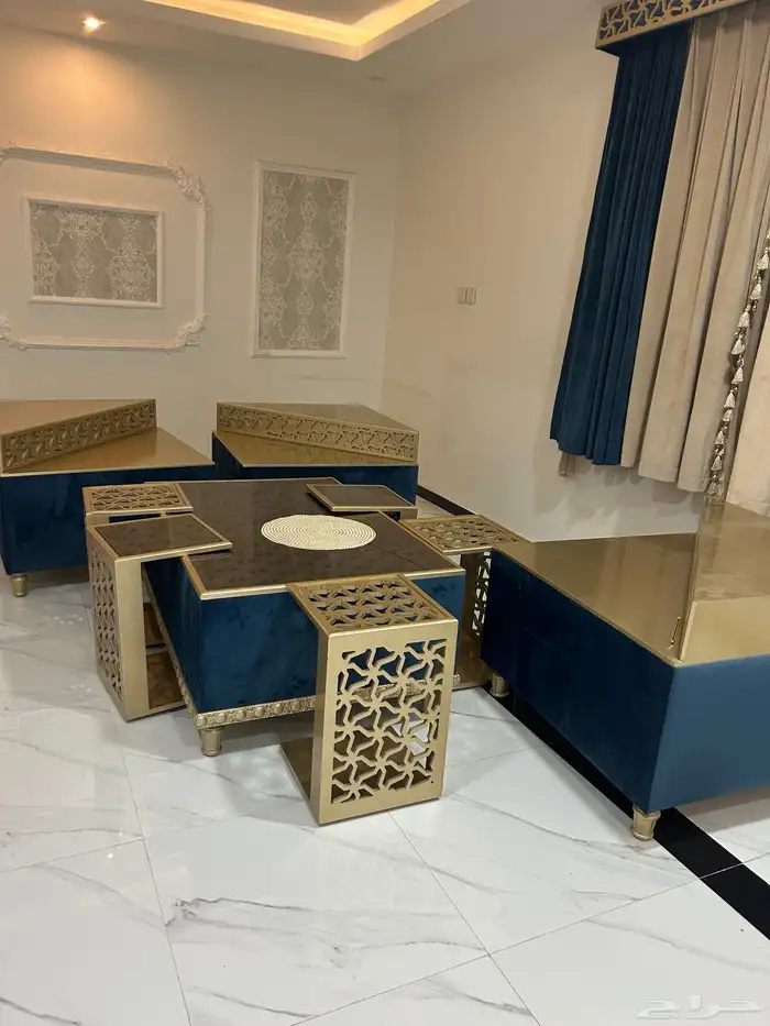 أربع طاولات للبيع وطاولات صغار 5