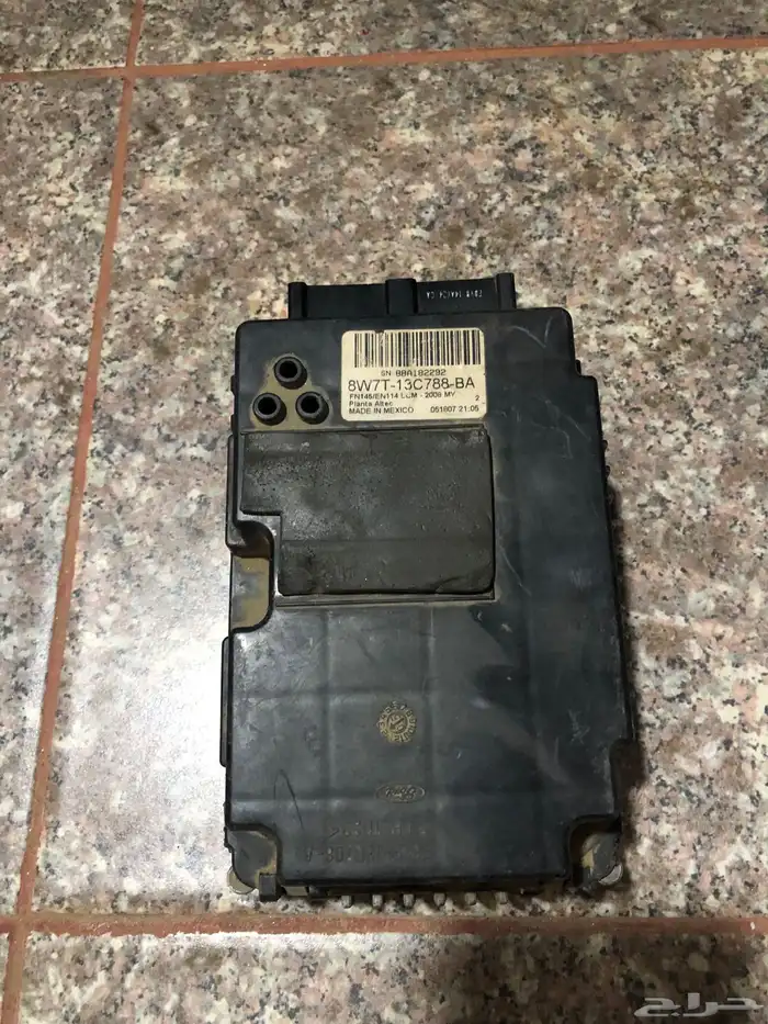 للبيع قطع غيار فورد 4