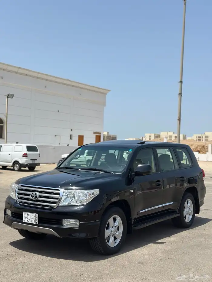 لاندكروزر VXR ( فل كامل ) 0