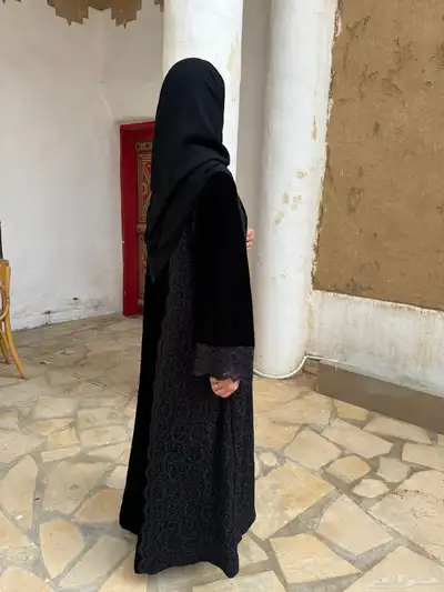 عبايه مخمل مع دانتيل index
