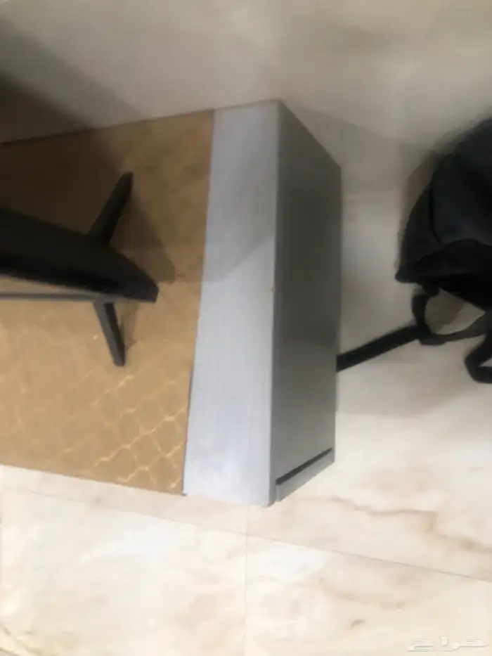 طاولة تلفزيون للبيع السعر 100 1