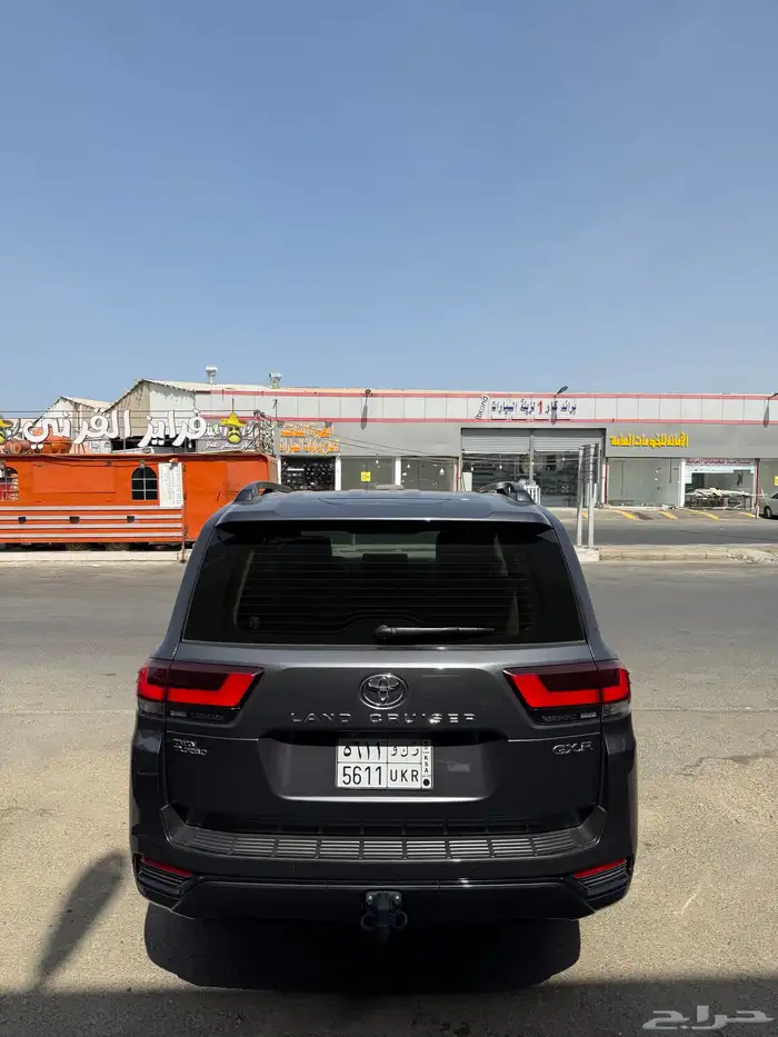 لاندكروزر GXR بنزين 2024 11
