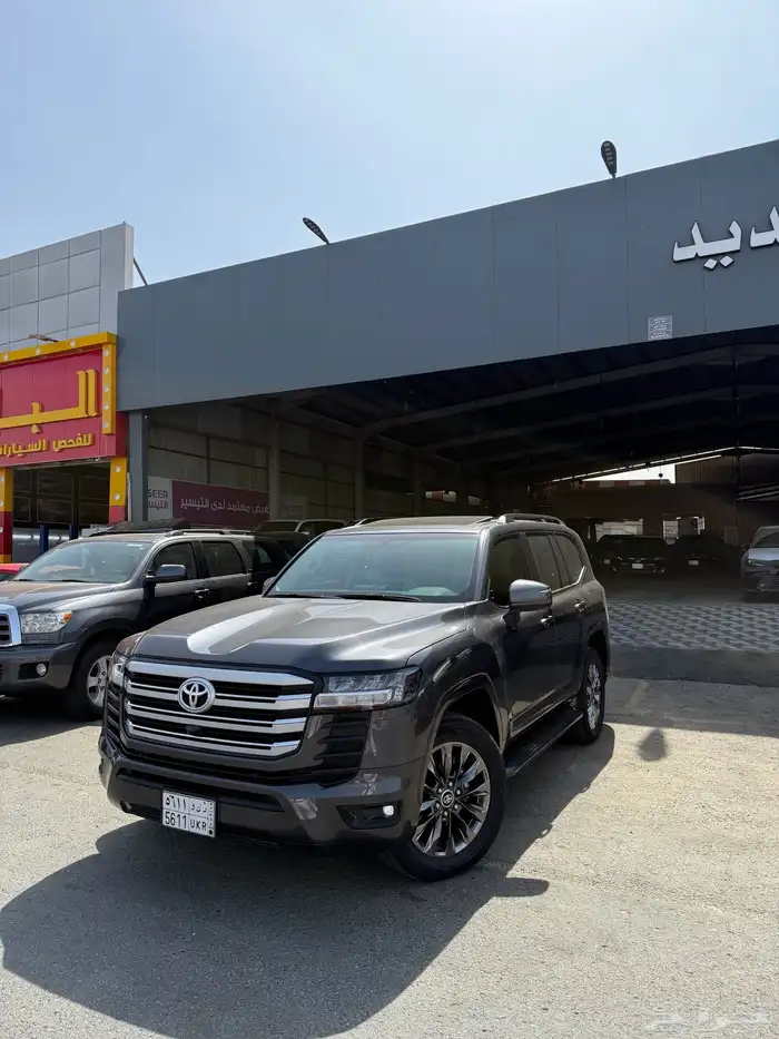 لاندكروزر GXR بنزين 2024 1