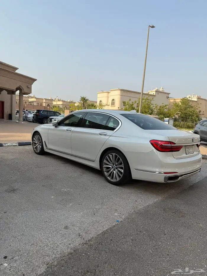 للبيع بي ام دبليو فئة 740 Li فل كامل 15