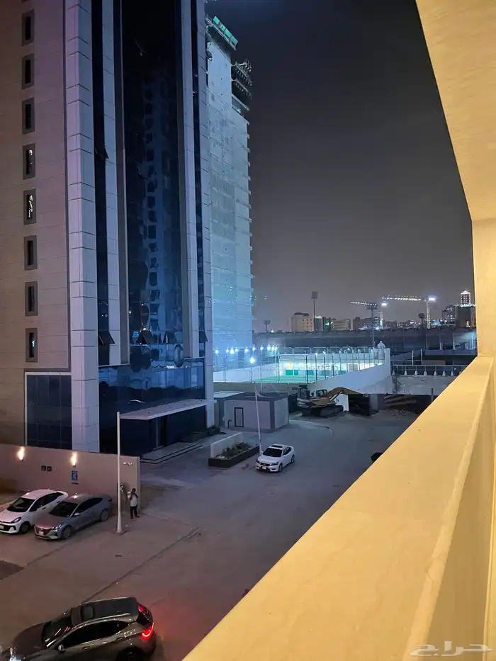 للبيع شقة فاخرة مودرن في برج بالقرب من طريق الملك فهد 15